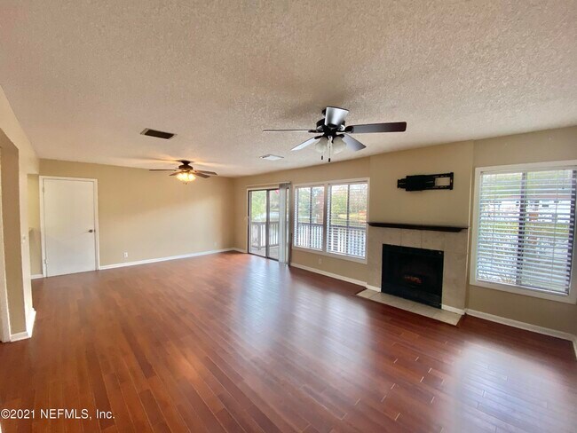 Foto del edificio - 5520 Stanford Rd