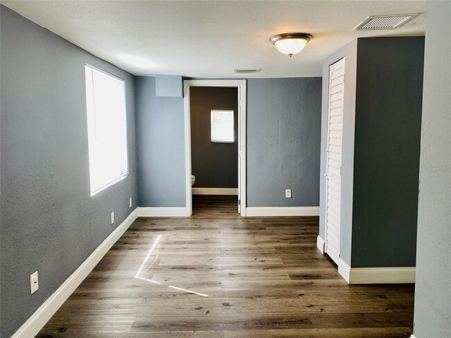 Building Photo - 1034 Bentley St