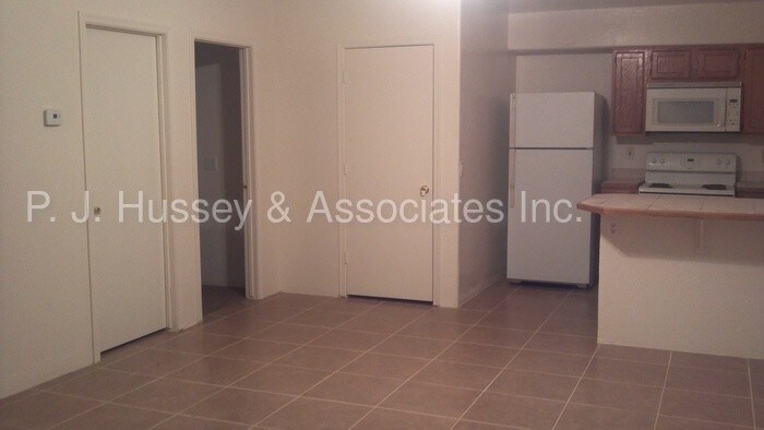 3 BD 1 BA Single level Duplex $975 - 3 BD 1 BA Single level  Duplex $975