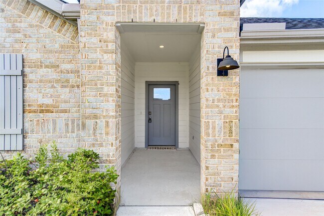 Building Photo - 31727 Hallington Hl Ln