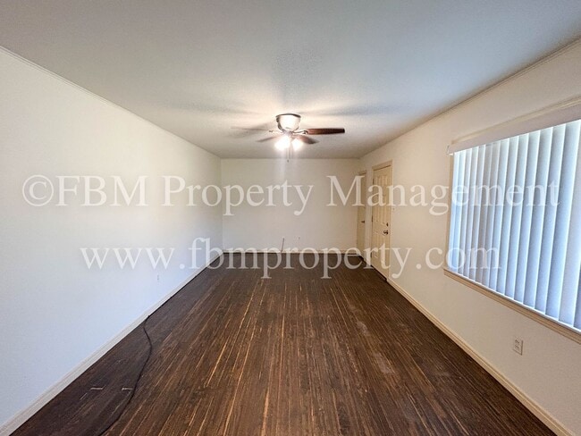 Foto del edificio - 4205 W Park Row Blvd