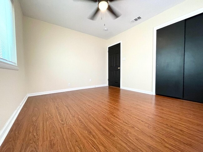 Building Photo - 1309 Sunset Dr