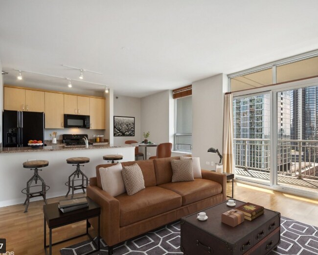 Foto del edificio - 330 W Grand Ave