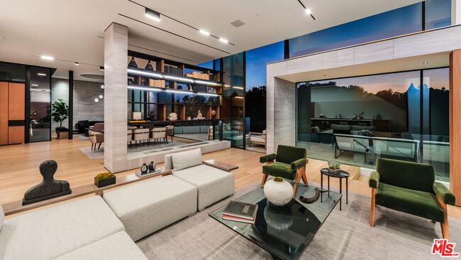 Foto del edificio - 9322 Hazen Dr