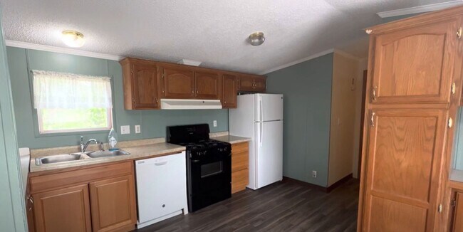 Foto del edificio - 3235 Highway 1 SW Iowa City, IA - Availabl...