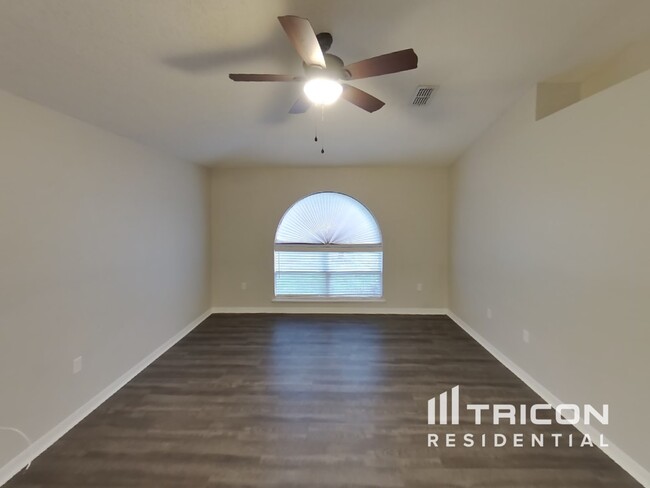 Building Photo - 3289 Montano Ave
