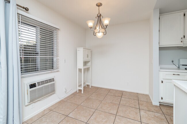 Foto del edificio - 5011 Stoney Creek Rd