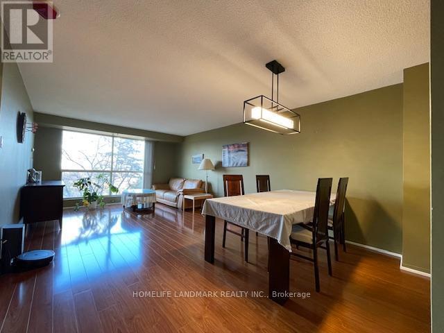 Photo du bâtiment - 2155 Burnhamthorpe Rd W