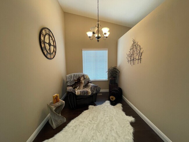 Building Photo - Spacious 2 bedroom plus a den 2 bath 2 car garage in Northwest Reno!