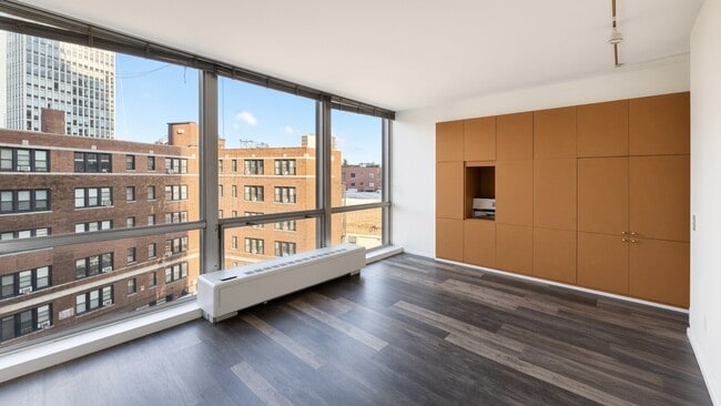 Building Photo - 2400 N Lakeview Ave