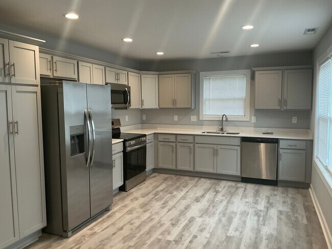 Building Photo - 600 Colonette Drive