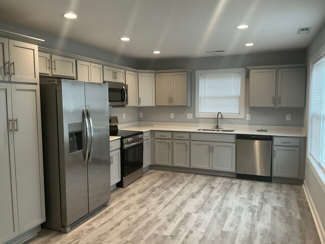Building Photo - 600 Colonette unit A Hopkinsville, KY/ Available now!