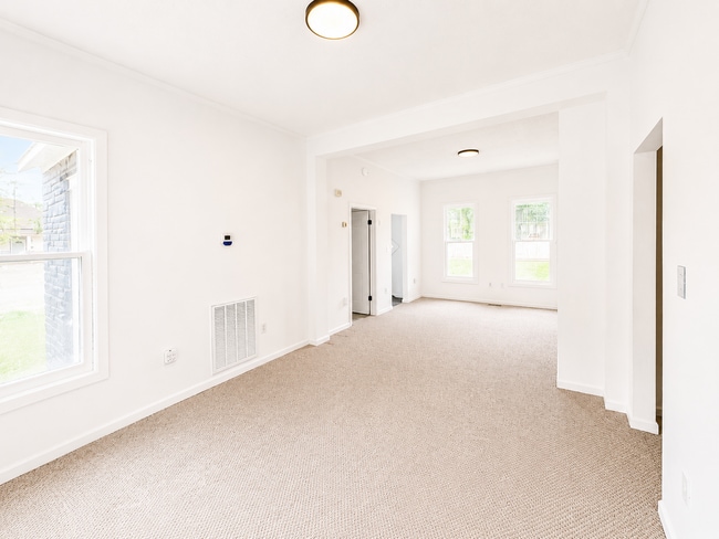 Building Photo - Cute 2 bedroom/1 bath home close to downtown, restaurants and shopping!