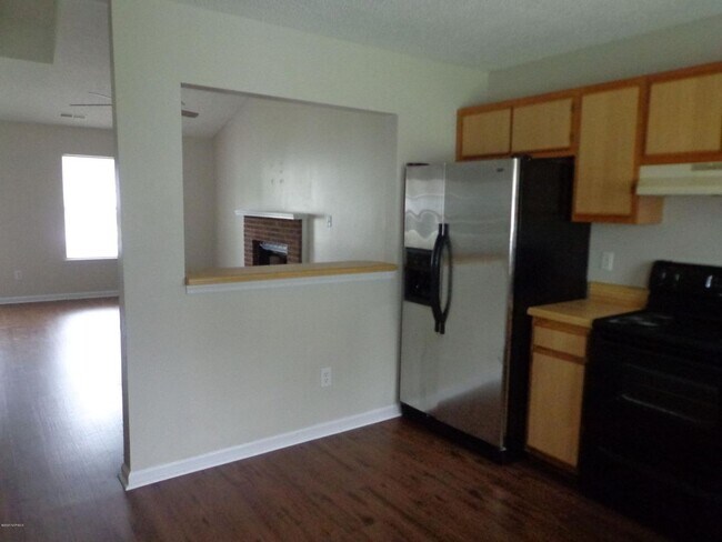 Foto del edificio - Well Maintained 2 Bedroom, 2 Bath Home-110...