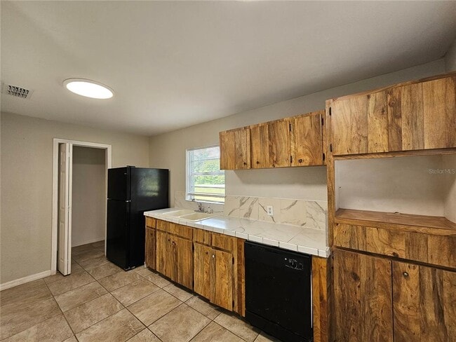 Building Photo - 945 Reynolds Rd