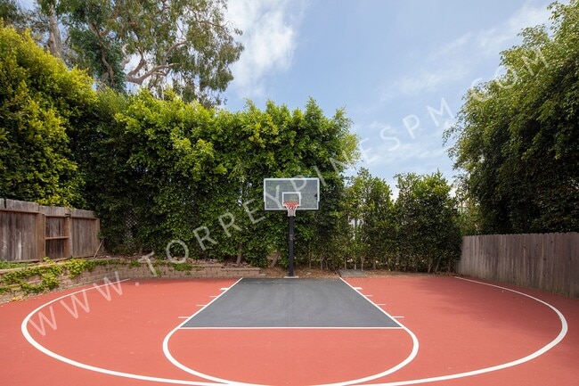 Building Photo - Gorgeous 3 br Home in Del Mar with W/D In Unit and Basketball Court!