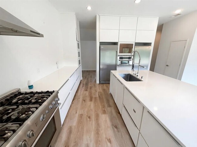Foto del edificio - 7122 Winding Creek Rd
