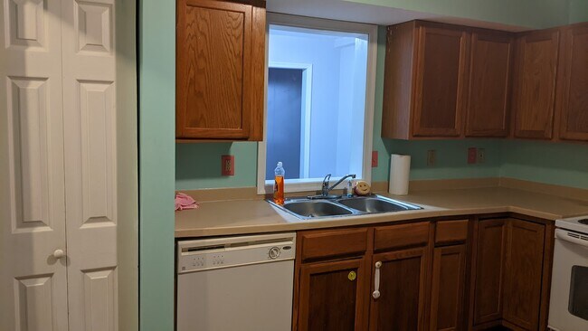 Cocina B - 46824 Flower Dr