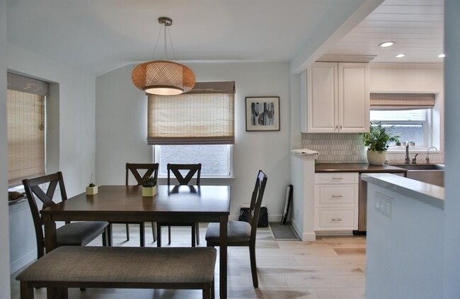 Building Photo - 309 Kings Pl