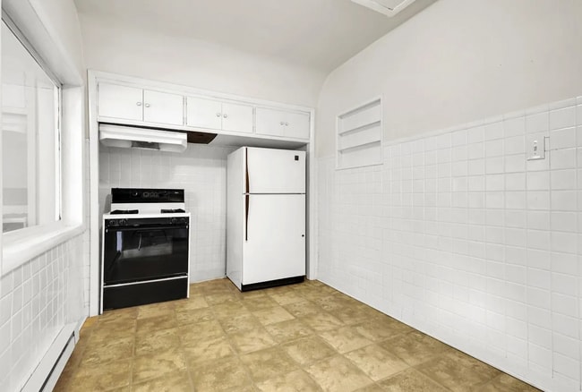 Kitchen - 552 N 62nd St