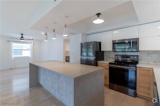 Building Photo - 1549 Sandpiper St