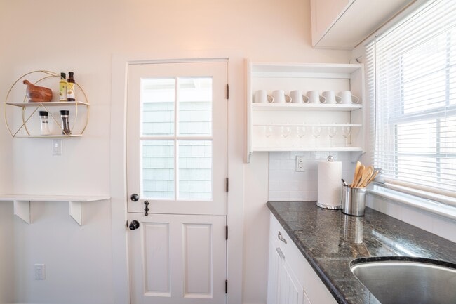 Building Photo - 2920 Manhattan Ave