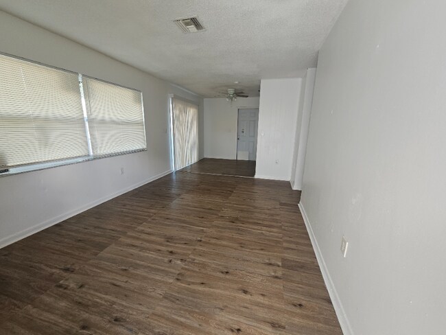 Foto del edificio - 4719 Manatee Dr