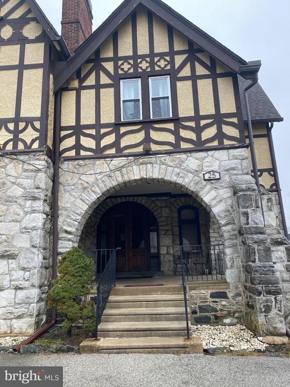 Building Photo - 25 Montrose Ave