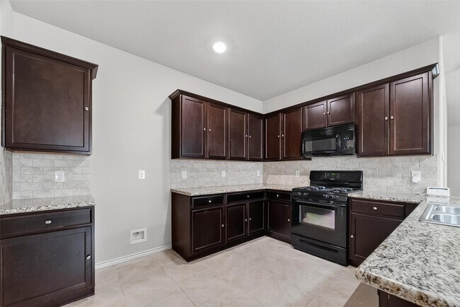 Foto del edificio - 17711 Rose Summit Ln