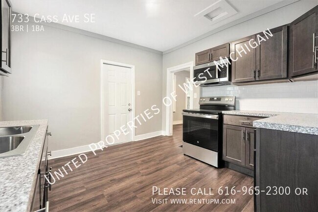 Building Photo - Available Now | 3 Bedroom 1 Bath Single Fa...