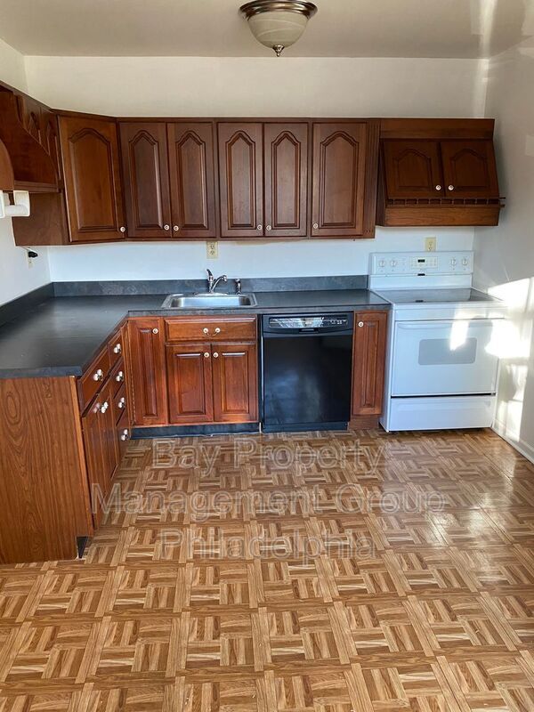 10 Lakeside Ave Unit 2, Devon, PA 19333 Condo for Rent in Devon, PA