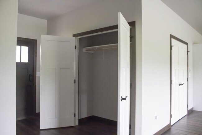 Building Photo - 3 Bedroom 2 Bathroom House For Rent!