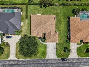 Building Photo - 2031 Teagarden Ln