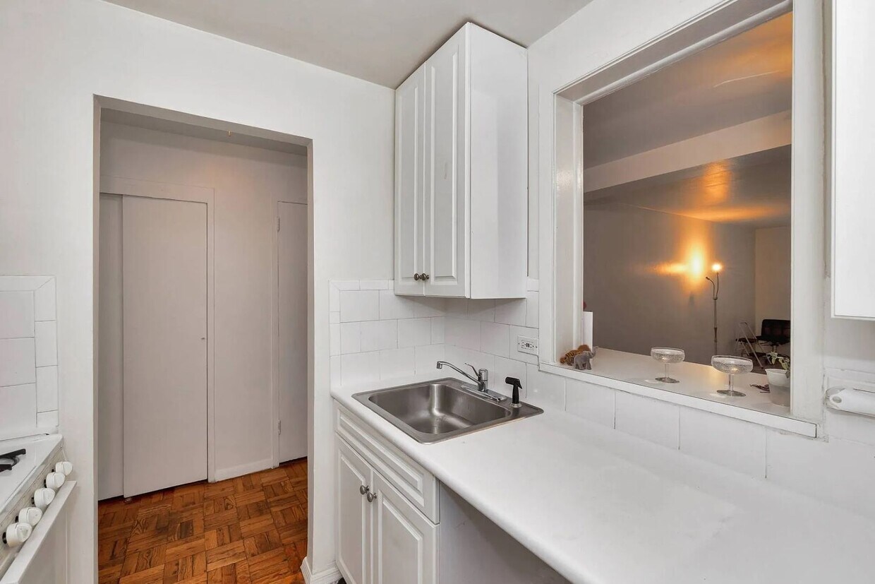 Primary Photo - Spacious 1 Bedroom 1 Bathroom