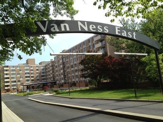 Foto principal - 2939 Van Ness St NW