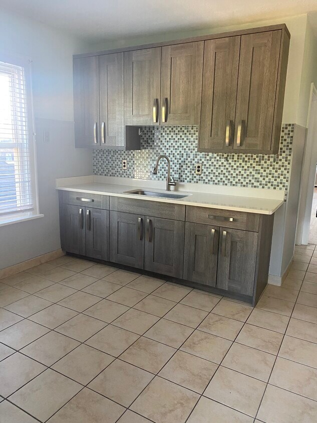 Foto principal - 4312 W Belle Plaine Ave