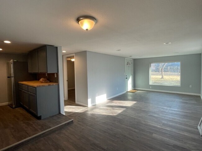 Foto del edificio - 2675 E Commercial St