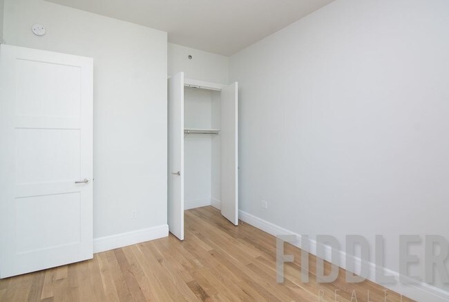 Building Photo - 44-41 Purves St