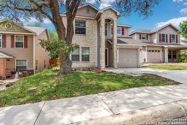 Building Photo - 3 Bedroom/2.5 Bath Cypress Hollow Subdivision