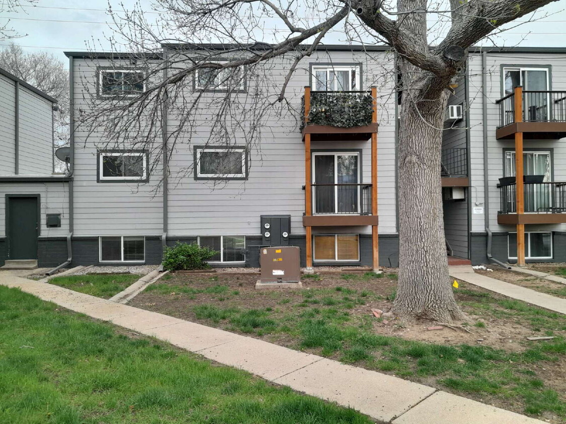 Foto principal - Immediate availability for a 2bd/1ba condo...