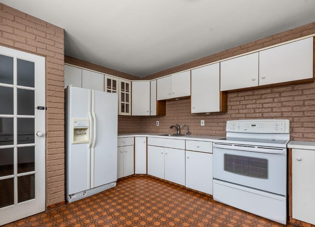 Building Photo - 92 Flamingo Crescent