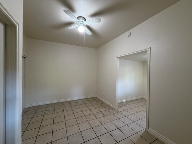 Building Photo - 818 E Rte 66