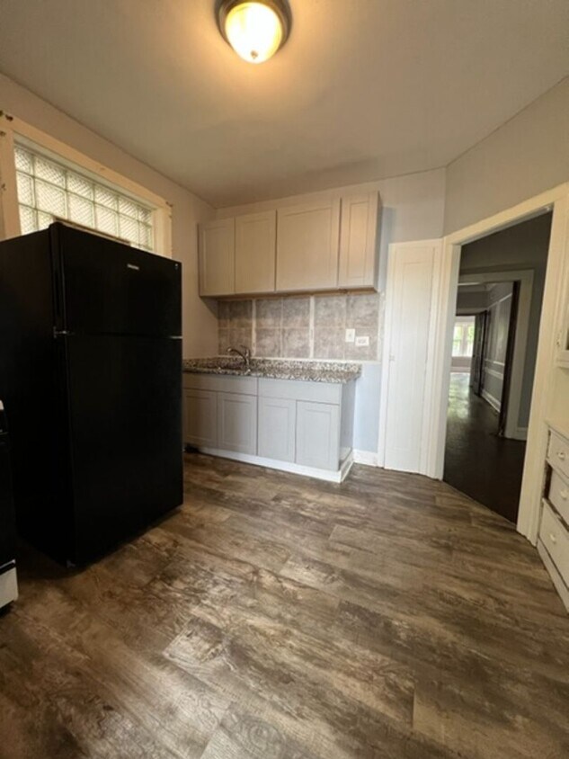 Foto principal - 8038 S Maryland Ave