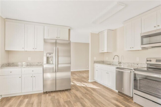 Foto del edificio - 2221 Perrin Dr