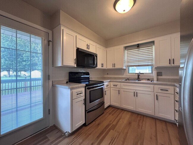 Foto del edificio - 4 Bed 2 Bath