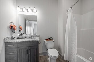 2BR, 2BA - 1,087SF - The Shoreline - Bathroom - Mona Shores Flats