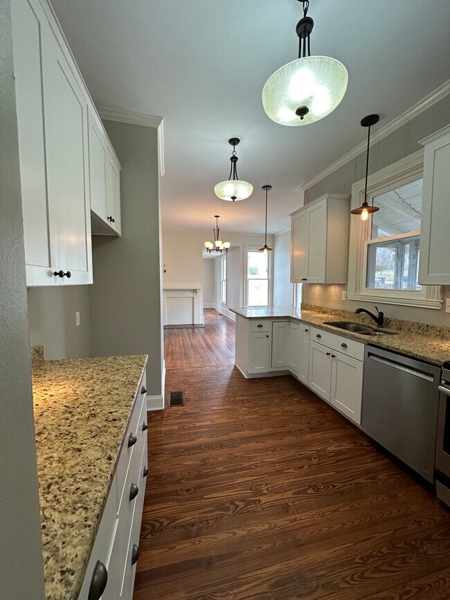 Building Photo - 4401 6th Ave S