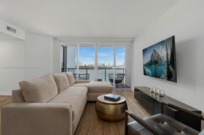 Foto del edificio - 1800 Sunset Harbour Dr