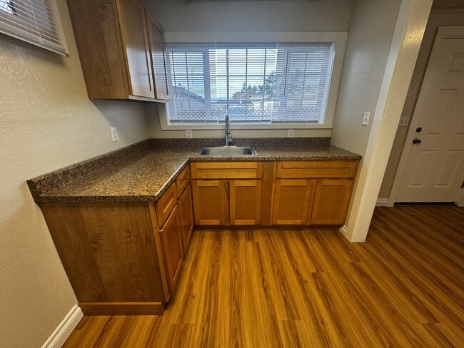 Building Photo - 1705 Quaker St