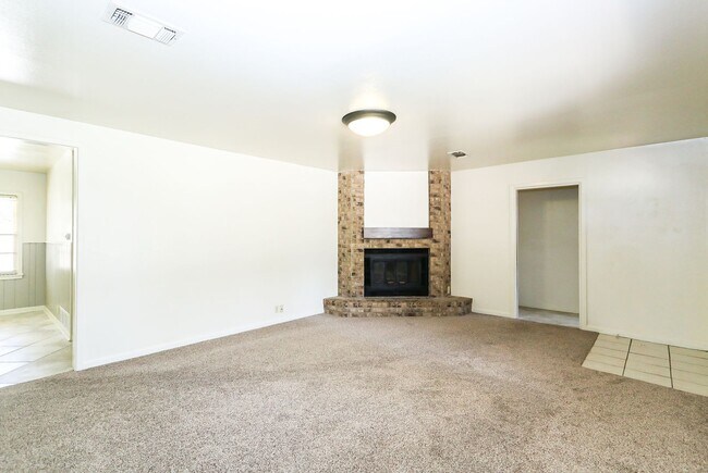 Building Photo - Move in Special! Pre-Leasing for Fall 2024...
